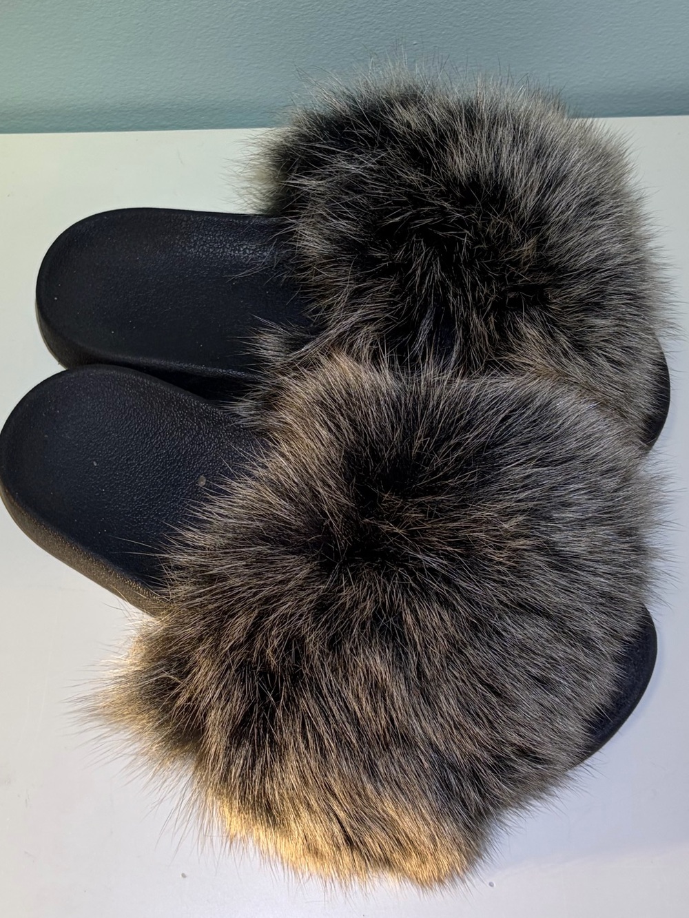 Luxe Fabulous Plush Faux Fur Slide Sandals - Black/Gray. Fits sizes 9 - 11